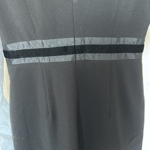 Gorgeous Ellen Tracy black dress with beautiful design - Picture 5 of 6